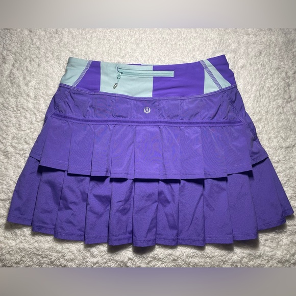 Lululemon Skirt. Good condition- worn once or twice. - Picture 2 of 6